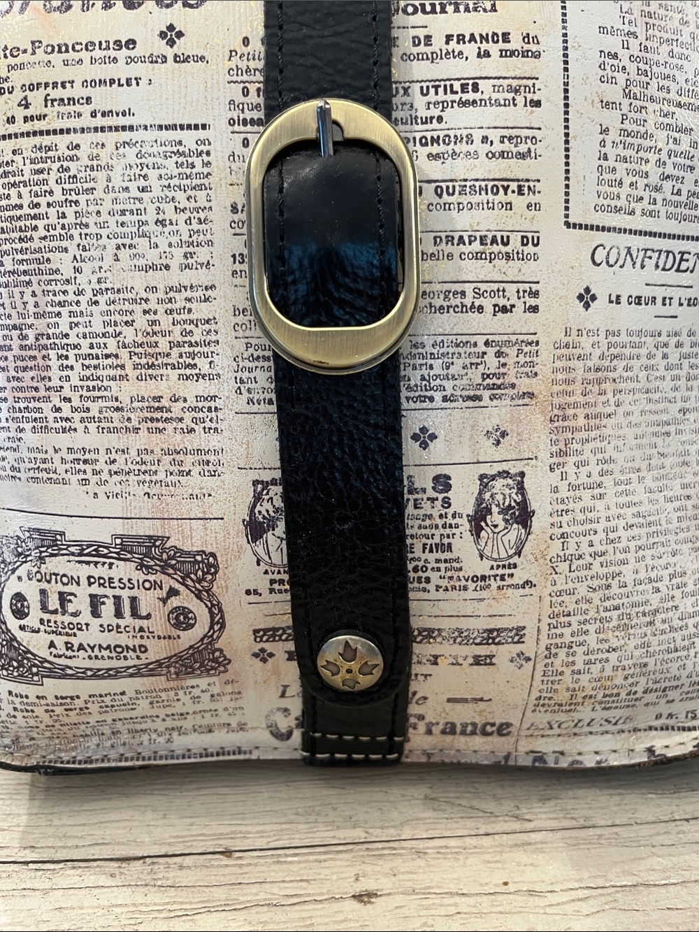 Patricia Nash Black & Beige Newspaper Print Crossbody - Picture 3 of 6